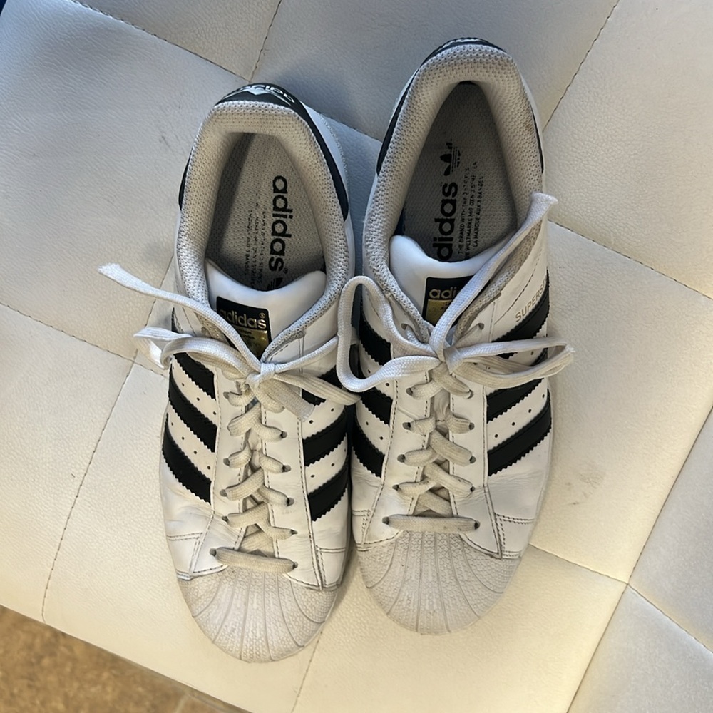 Adidas Originals Superstar white sneakers Size 71/2 Fair condition - Picture 4 of 5